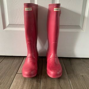 Raspberry tall HUNTER brand boots size 6